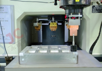 pz-yjc-factory-Tooling-part-inspection-with-EROWA-microscope-and-fixtures1-400x249 pz-yjc-factory-Tooling-part-inspection-with-EROWA-microscope-and-fixtures1-400x249